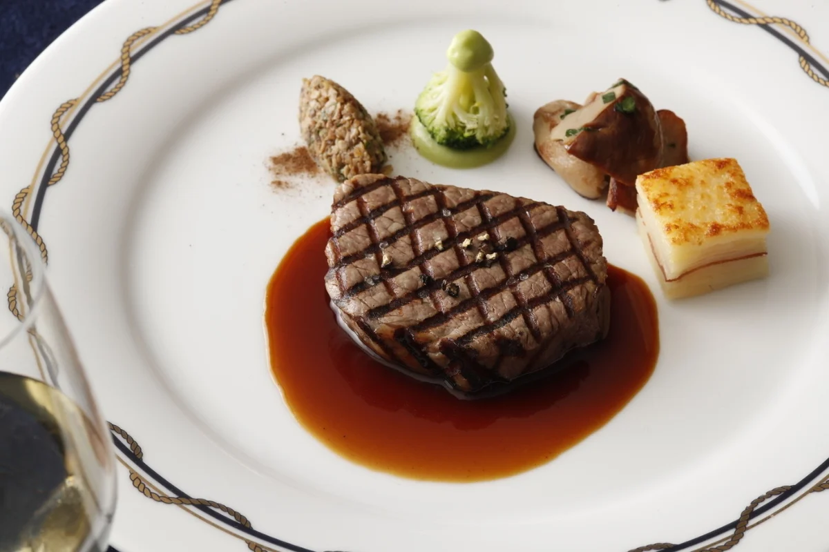 最大10名様【個室確約★ホテルで結納・顔合わせランチプラン】魚と肉Wメイン料理の本格フレンチフルコース全6品＋乾杯ドリンク★横浜港の景色を一望しながらご両家の縁を結ぶの写真 4