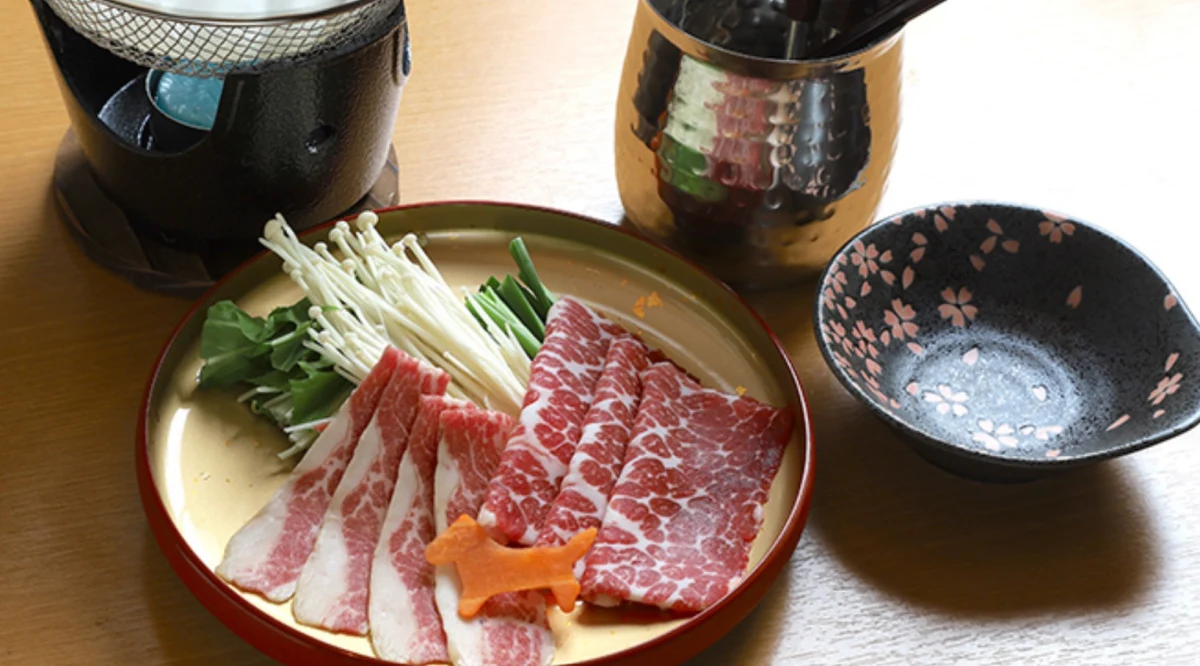 【最大12名×お祝いプラン】桜~sakura~コース / 当店自慢!桜焼肉や桜鍋などの馬肉料理やお寿司などを堪能する全8品コース★心斎橋の隠れ家で味わう豪華ディナーの写真 2