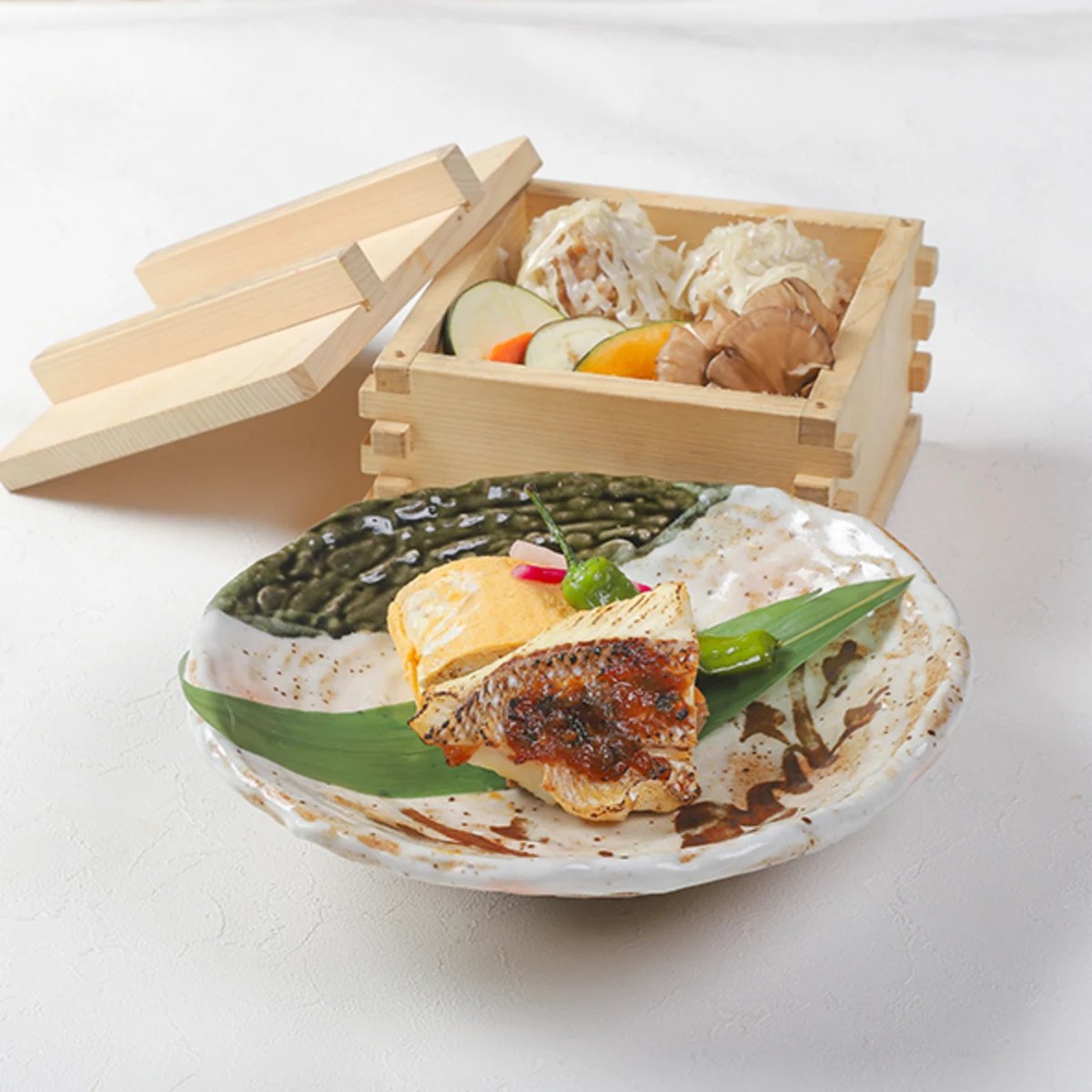 季節の恵みを味わう懐石コースで特別な夜を | 【結婚相談所にて成婚されたカップルさん限定！バラ12本付きプラン】個室確約！旬を味わえる和食コース＋乾杯ドリンク＋オーダーメイドのデザートプレート★プロポーズプランナーの事前打ち合わせ付★【プロポーズ丸投げプラン！】
