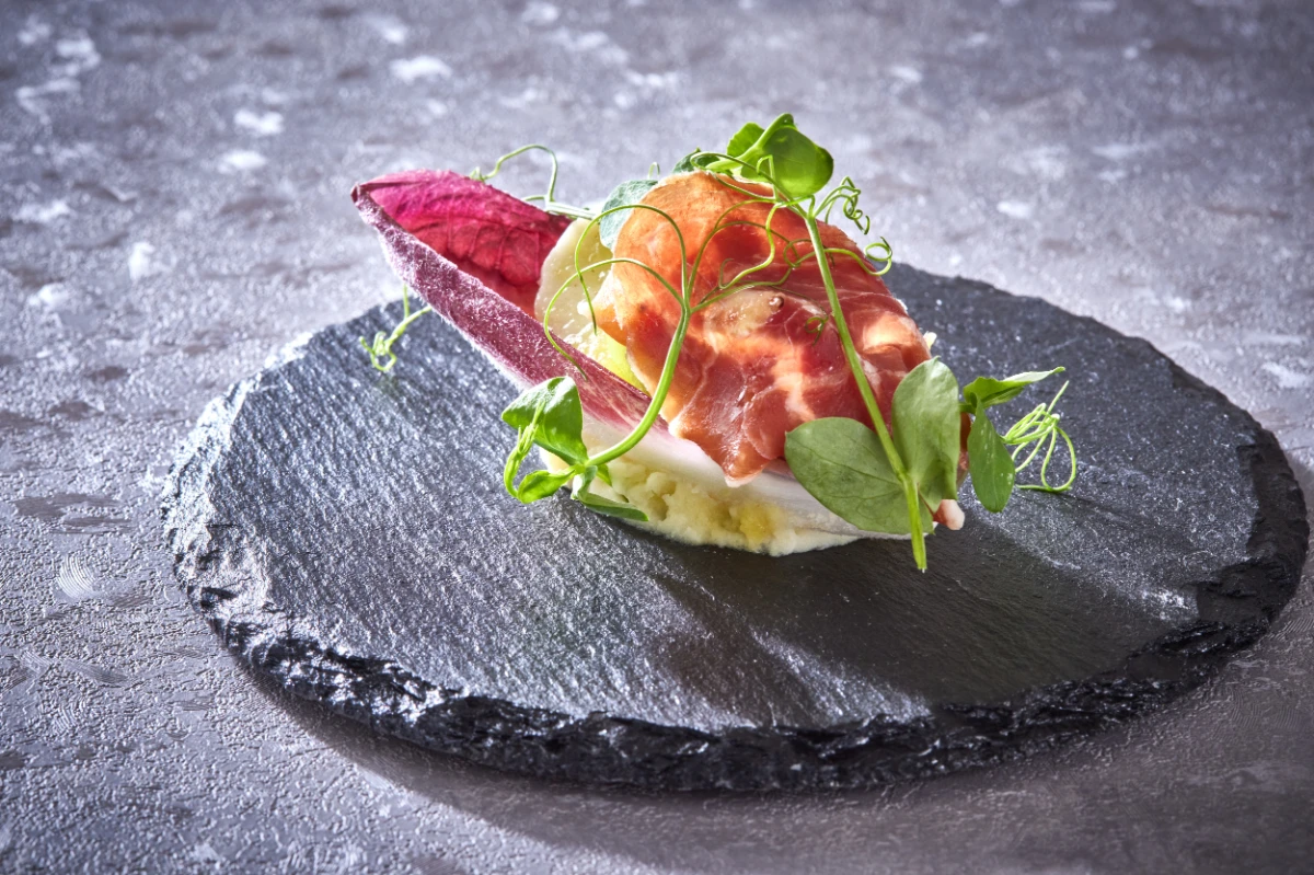 ホテルシェフこだわりの地元食材を使った創作アレンジ料理コース 7