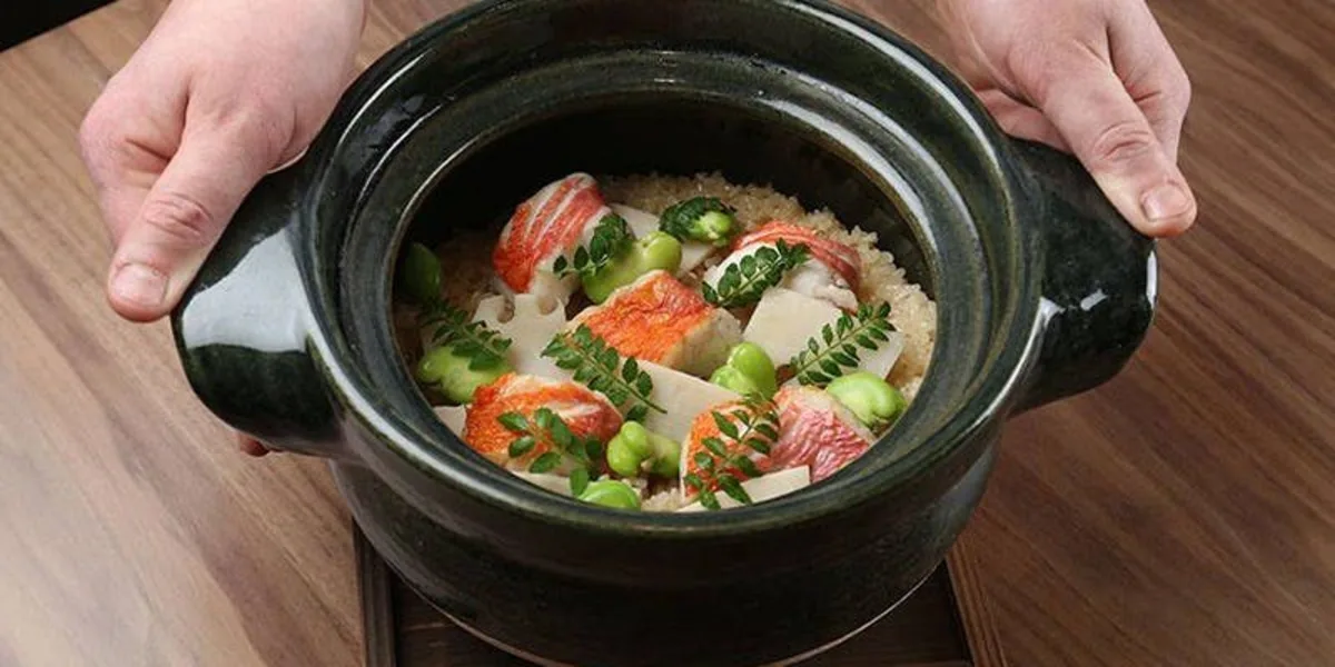 【北新地の隠れ家で祝うアニバーサリーディナー】季節の厳選食材を使ったおまかせコース全10品程度★北新地駅から徒歩3分の好立地

 2