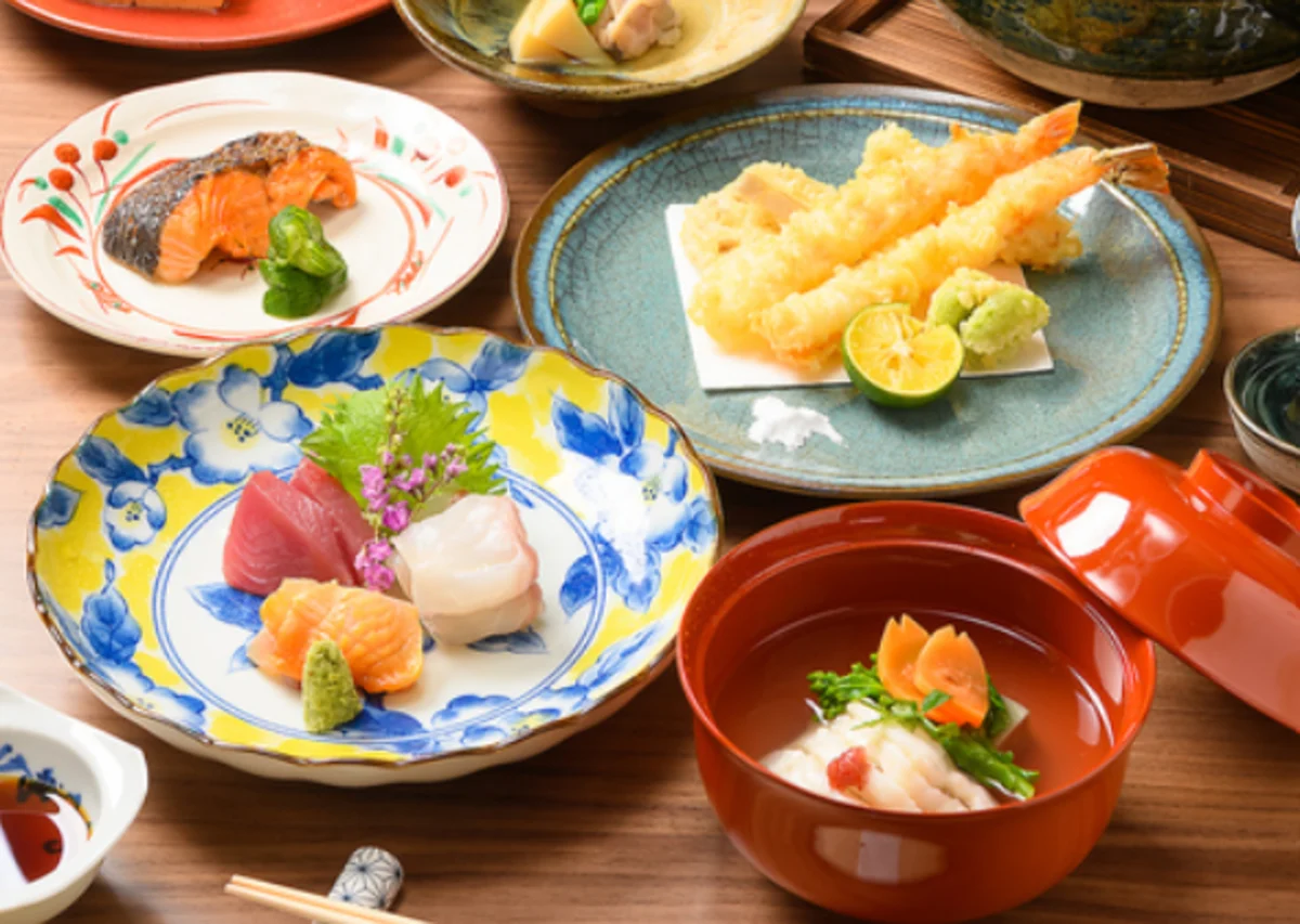 旬の食材で彩られた10品の懐石コースで極上のディナーを | 【最大6名 個室確約★接待・会食/顔合わせプラン】旬の懐石コース全10品程度★心に残る贅沢ディナー★北新地駅徒歩3分の好立地