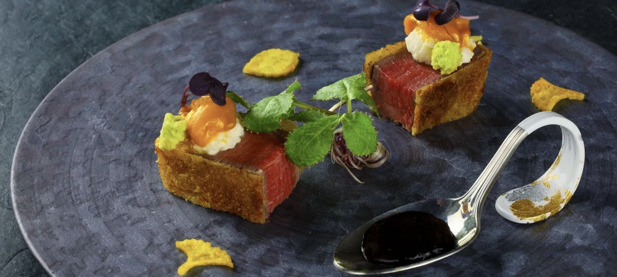 旬の美食に舌鼓〜特別な夜を彩る極上の美食体験 | 【 個室確約★アニバーサリーディナープラン】モダンラグジュアリーな大人の隠れ家で楽しむ記念日ディナー★特撰食材を贅沢に味わう懐石コース全9品＋乾杯用シャンパン＋メッセージを添えたデザートプレート★赤坂駅徒歩2分