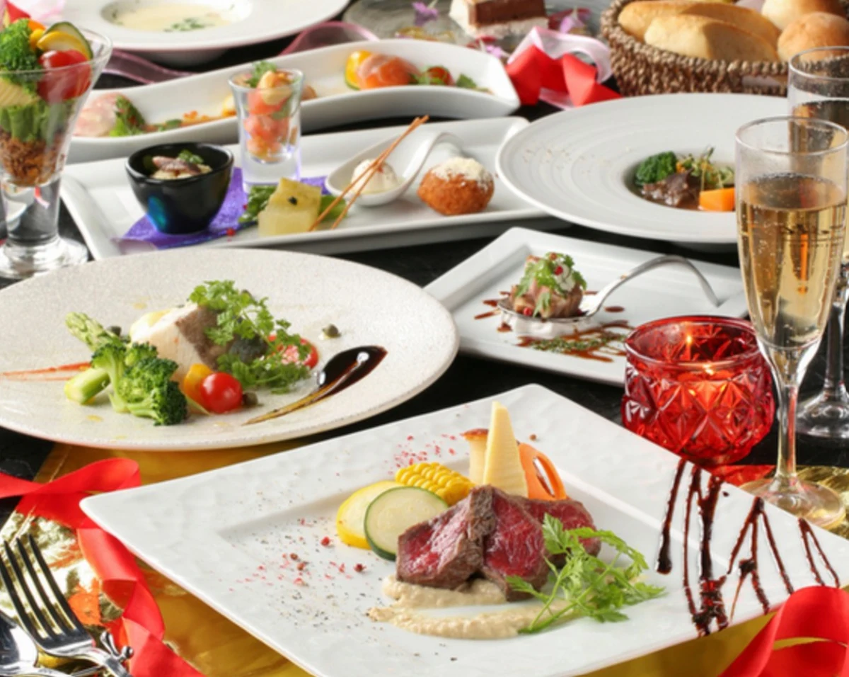 希少な食材を贅沢に使用した豪華なフルコース | 金土日祝日【Anny限定 窓際席確約＊プロポーズプラン】《メモリアル》アミューズ、メインのA5和牛モモ肉のグリルを含む全9品ディナー＋乾杯ドリンク＋メッセージ付きアニバーサリーケーキ★成功に向け徹底サポート！地上200mから新宿の夜景を一望しながらロマンチックなプロポーズを