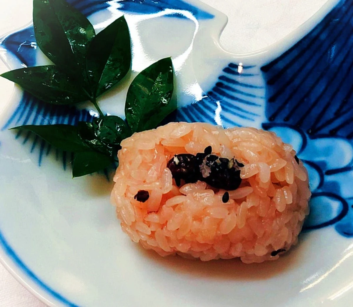「お祝い用お赤飯」で、記念イベントを祝福 | 【アニバーサリープラン】ランチ限定★高級食材を使用した全9品の慶事会席＋お祝い用お赤飯＋ワンドリンク★横浜駅直結の百貨店で伝統の上方料理に舌鼓★