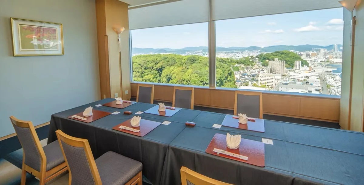 【6〜40名様 / 瀬戸内海を望む個室確約★ファーストバースデーやお食い初めにもおすすめ・大人数の入学式お祝いプラン】老舗料亭伝統のおもてなし×入学式お祝い懐石〜お子様の入学式お祝いに最適★記念箸付き入学式お祝い膳やお喰い初め膳の追加可能〜グランドプリンスホテル広島20階の写真 2