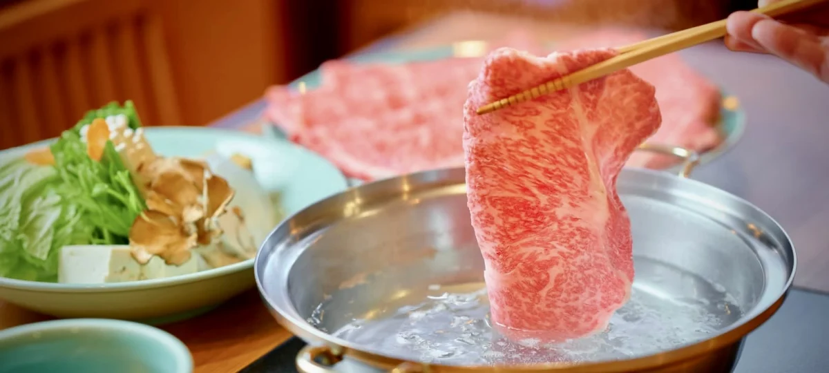 贅沢な美食のひととき★心踊る食体験の幕開けはスパークリングワインで華やかに | 【プライベート感溢れる個室確約★アニバーサリープラン】厳選霜降り牛しゃぶしゃぶ会席または黒豚しゃぶしゃぶ会席＋乾杯用スパークリングワイン★和の風情漂う寛ぎの空間で祝う特別な夜〜小倉エリアの大人の隠れ家
