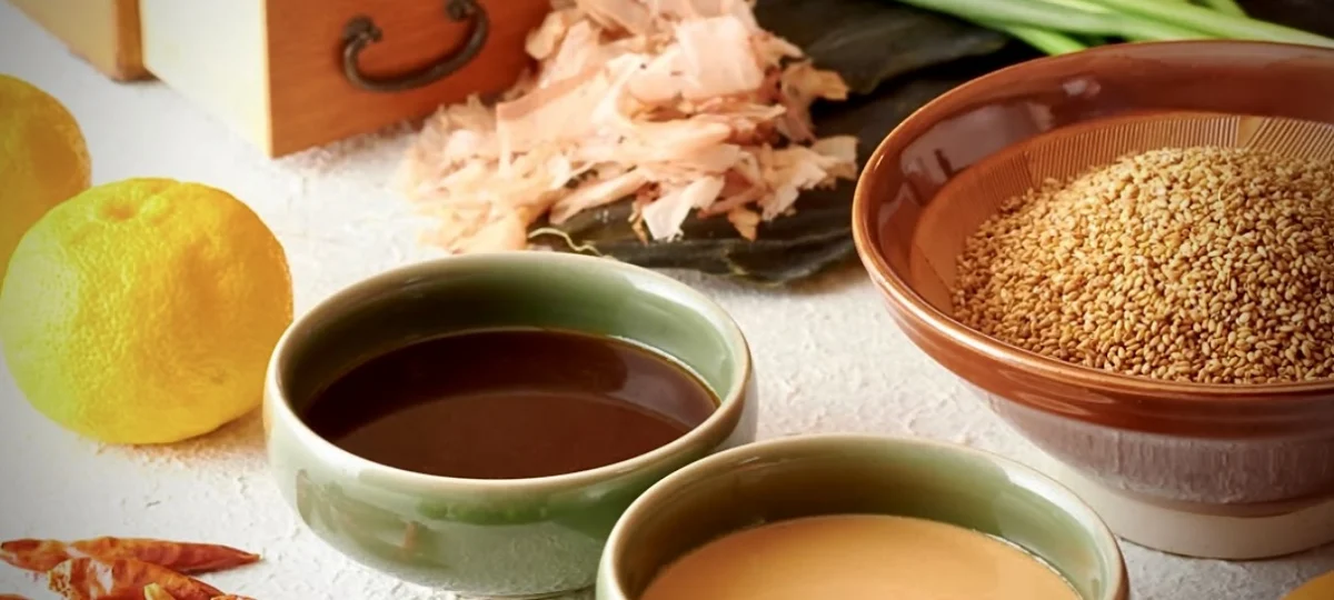 こだわりが詰まった伝統の味★素材の味を最大限に引き立てる自慢のたれ | 【プライベート感溢れる個室確約★アニバーサリープラン】厳選霜降り牛しゃぶしゃぶ会席または黒豚しゃぶしゃぶ会席＋乾杯用スパークリングワイン★和の風情漂う寛ぎの空間で祝う特別な夜〜小倉エリアの大人の隠れ家