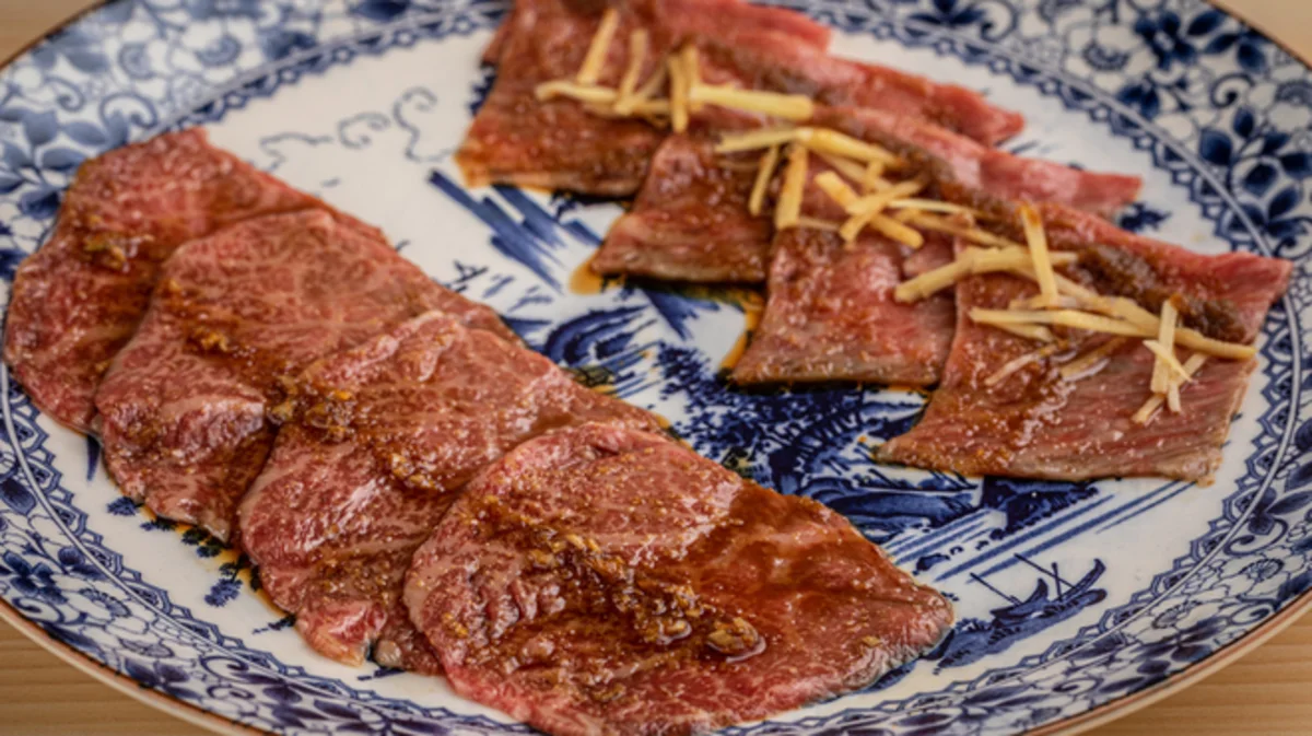 【個室確約】★ランチ・焼肉三昧コース★A5黒毛和牛焼肉や赤身握りなどを含む全8品+BGM&花火付きメッセージプレート+メッセージカード付き★乾杯スパークリングワイン付きコース選択可★アニバーサリーや長寿祝いなどにお勧め!恵比寿の落ち着いた個室焼肉店で心地よいお祝いの時間の写真 5