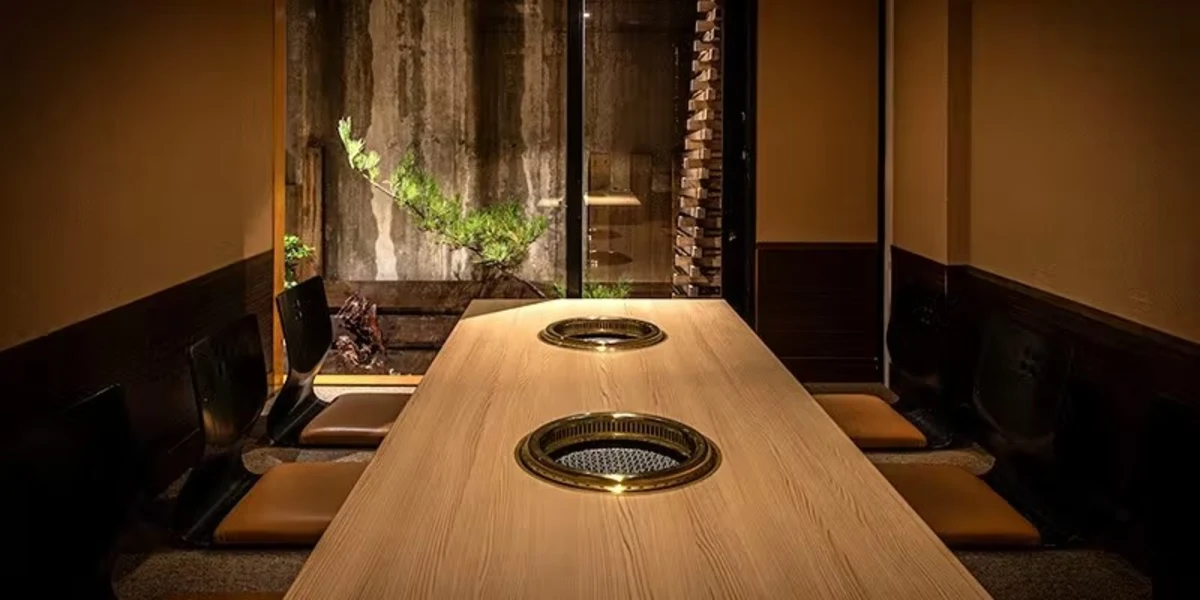カウンター個室またはテーブル個室