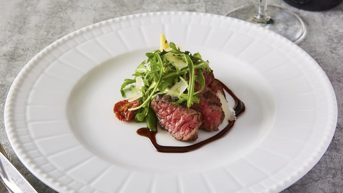 繊細に調理された本格イタリア料理★素材の魅力を楽しむ極上の美食体験 | 【夜景を望む窓側席確約★Anny限定 / 女子会・アニバーサリーディナープラン】大人のための非日常体験〜本格イタリアンコース+乾杯ドリンク+メッセージ付プレート〜ホールケーキの追加可能★片岡護シェフ監修の名店 / 元町駅徒歩5分