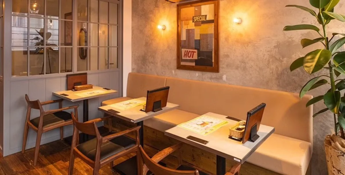 カウンター席またはテーブル席  / 禁煙 3