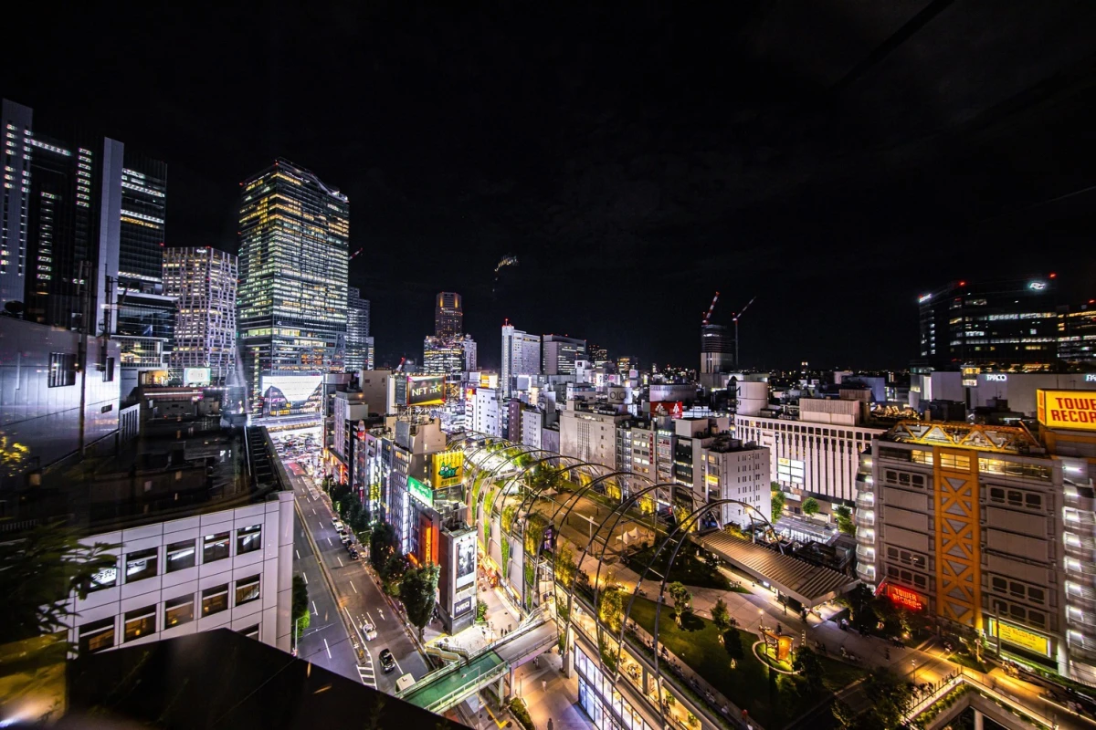 【最上階夜景を堪能★窓際席確約】12本のバラと煌めく渋谷の夜景でロマンティックなプロポーズを★豪華フレンチコース★メッセージプレート付きの写真 3