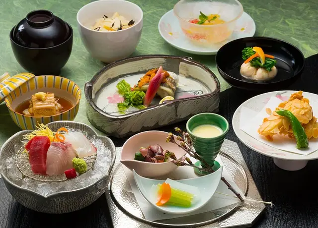 四季の彩りを映す季節会席〜晴れの日を華やかに彩る日本料理
