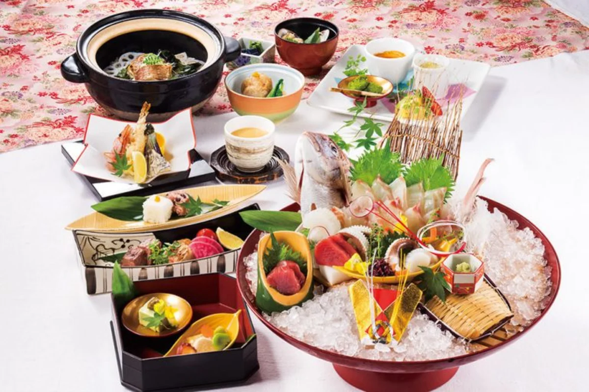 安心のこだわり食材による豪華な会席 | 【最大50名◆個室確約 顔合わせランチプラン】新しい家族となる大切な日を彩る豪華会席コース全8品★乾杯ドリンク★メッセージプレート付き★上野駅徒歩1分の好立地★