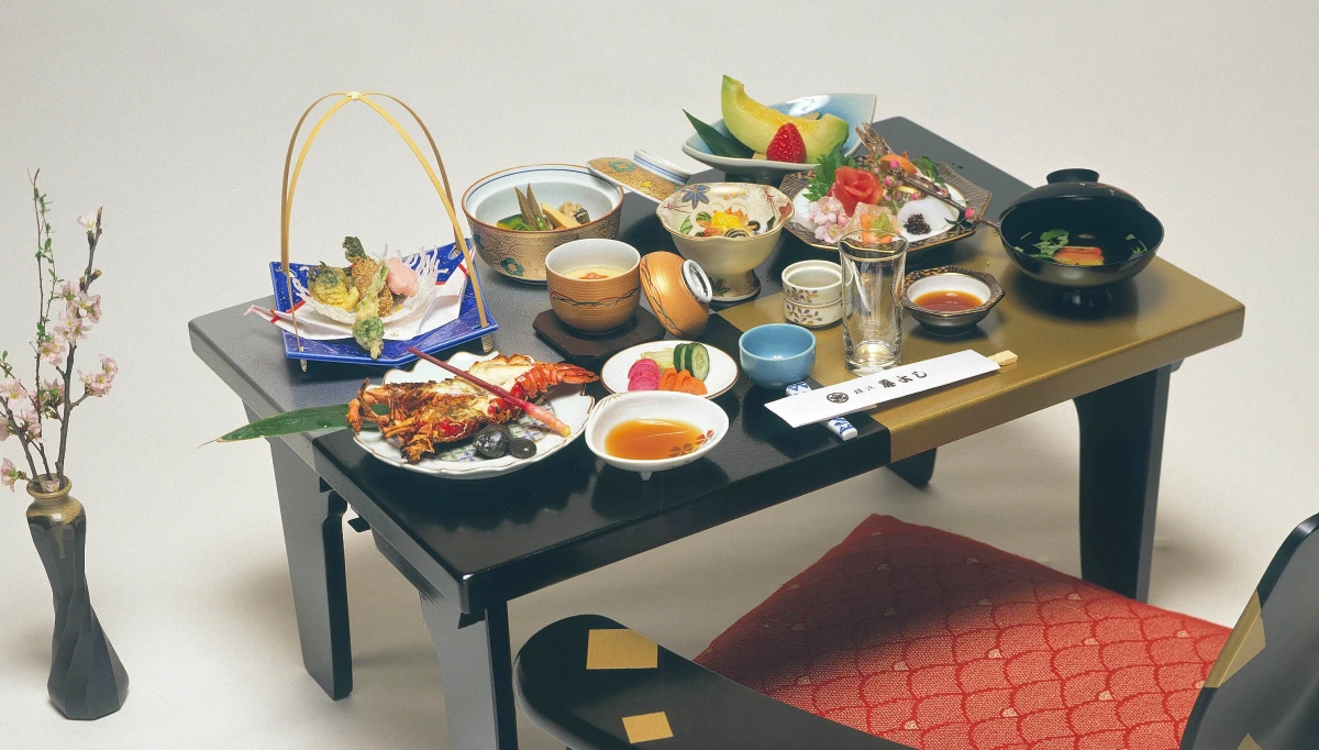 長寿祝いの宴席にふさわしい彩り豊かな御膳で旬の食材を堪能 | 【個室確約 長寿・還暦お祝いプラン】お造りや焼物を含む全10品の滋味豊かな殿御膳★横浜で過ごす長寿のお祝い★