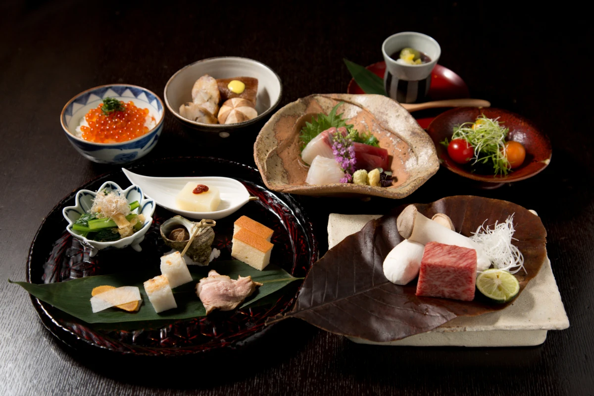 旬の恵みを味わう、特別なアニバーサリーコースで華やかに | 土日祝限定【個室確約/アニバーサリーディナープラン】選べる豪華お祝い会席全2種★旬の味覚とともに楽しむ至福の記念日★東京駅・二重橋駅直結★