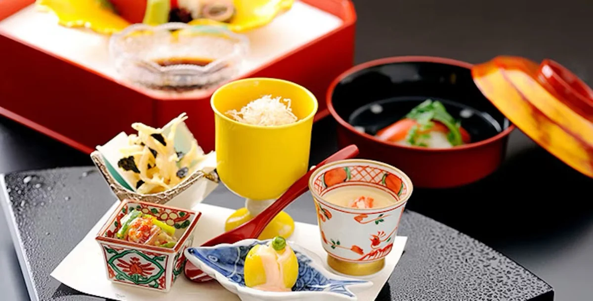 繊細な職人技に舌鼓〜季節の恵みを堪能する贅沢な美食体験 | 【憧れの名店★最大8名様 / 大人数のお祝いランチプラン】賀寿祝いや七五三にもおすすめ〜1830年創業・老舗料亭伝統の味に舌鼓〜季節の恵みを楽しむミニ懐石★和の真髄が息づく大人の隠れ家〜栄駅徒歩5分・名古屋東急ホテル