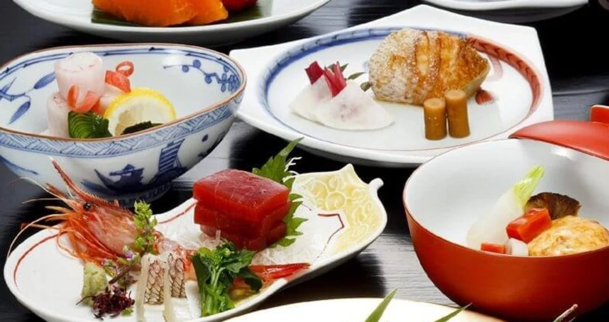 【懐石料理［福］全8品】乾杯ドリンク＋加賀の銘菓「紫雲石 4個入」付き 1