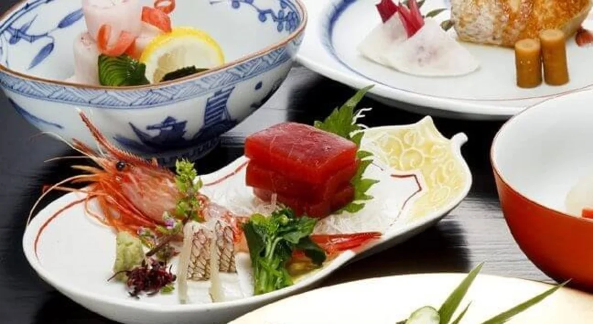 5名～12名様【個室確約 / 結納・顔合わせプラン】懐石料理［福］全8品＋乾杯ドリンク＋加賀の銘菓「紫雲石 4個入」付き★みなとみらい駅徒歩3分！横浜ベイホテル東急で家族の縁を結ぶの写真 4