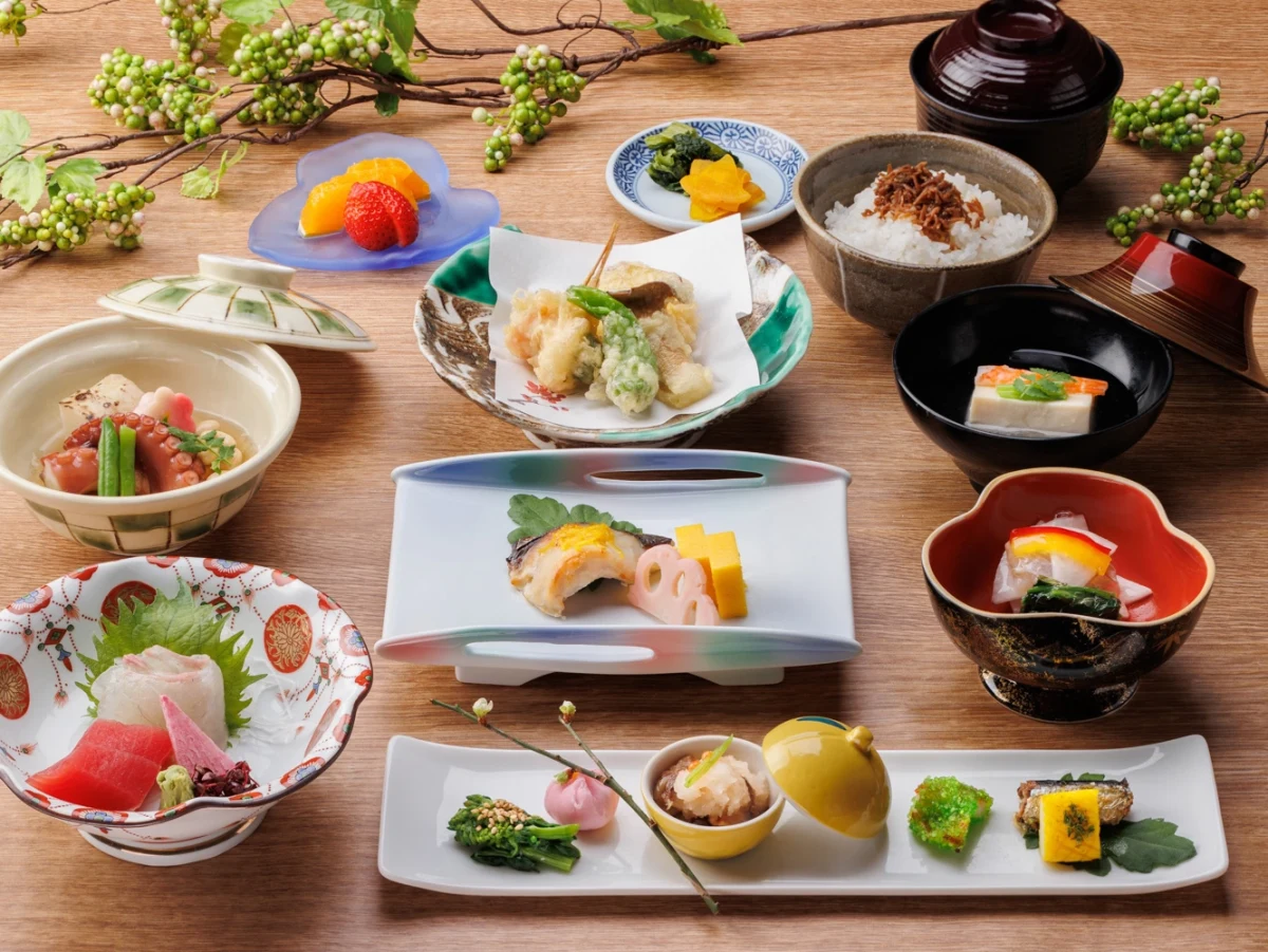 四季の恵みを感じる会席料理で心温まるアニバーサリーを | 【半個室確約/アニバーサリーディナープラン】四季折々の旬の食材をつかった会席料理+オーダーメイドのデザート付★アニバーサリープランナーとの事前打ち合わせ付き★KKRホテル大阪内日本料理レストランで夜景と共に記憶に残るアニバーサリーを★