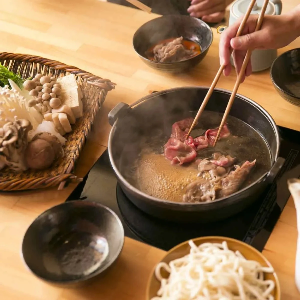 【半個室確約 記念日/顔合わせ向け特別プラン】贅沢を味わう★最高級特撰黒毛和牛A5ロース220gすきやきコース全5品で記念日を華やかに 料理
