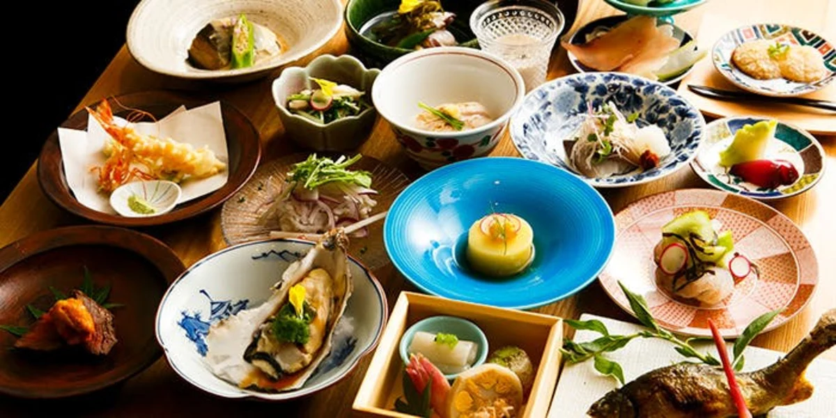 旬の恵みを堪能する少量多皿の会席料理 | 【アニバーサリープラン】厳選海鮮と旬酒の贅沢お祝いランチコース＋乾杯ドリンク付き★料理人の技を愉しむカウンター席・三越前駅徒歩2分