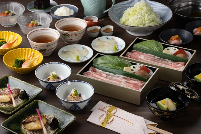 伝統のお出汁でいただく名物の「出汁しゃぶ」