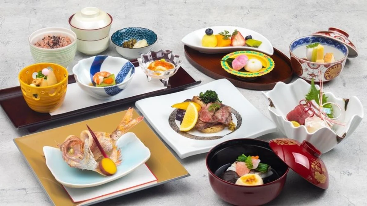 厳選旬食材が彩るご両家の大切なハレの日 | 【6〜10名様 / 半個室確約★ご結納・ご両家お顔合わせプラン】地上130mの上質空間★四季折々の厳選食材を味わい尽くす〜お祝い会席【慶】+フリードリンク付き★新横浜プリンスホテル・新横浜駅徒歩2分