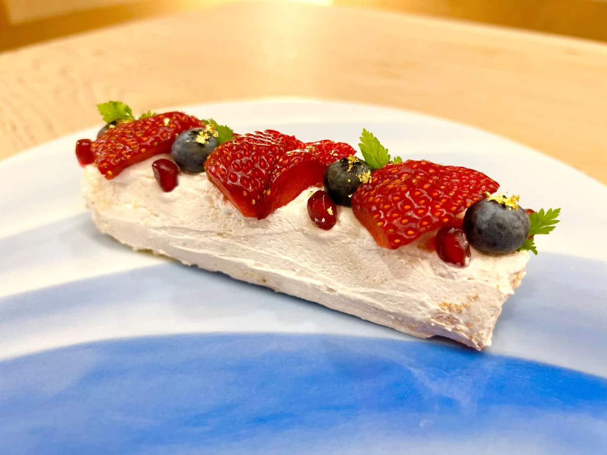 お祝いシーンを演出するプチケーキ&メッセージカード | 【個室確約】関内に佇むミシュラン二つ星店の本格懐石ランチコース＋記念日プチケーキ★記念写真＆メッセージカードプレゼント★