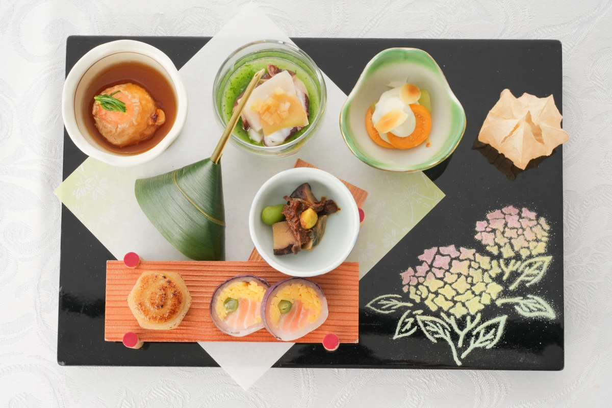 ご両家のご縁を祝う、晴れの日にふさわしい懐石料理 | 【グループ年間3,000組以上のご利用実績★個室確約/6名~30名★結納・お顔合わせプラン】東池袋駅より徒歩3分★旬の食材を活かした懐石コース全2種+乾杯酒スパークリング+メッセージ付きプレート★贈答用酒器『金箔冷酒セット』1個付き★