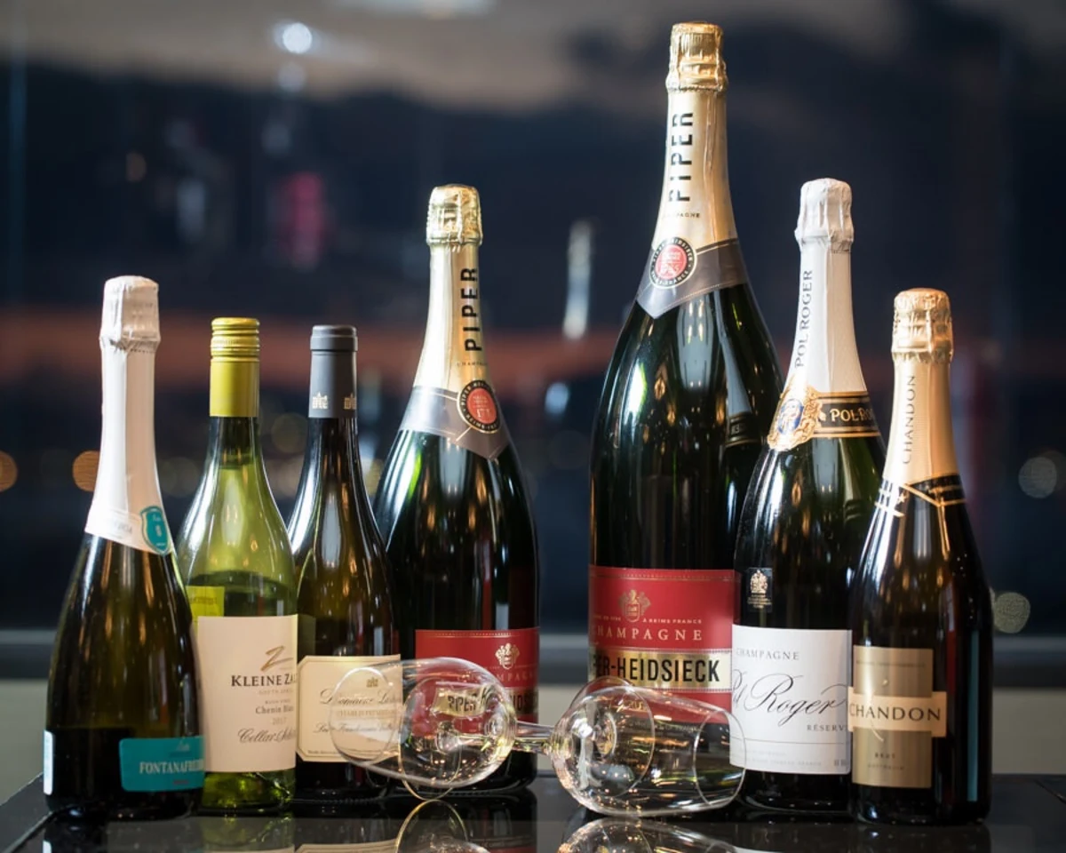 とっておきのお祝いシーンに欠かせない上質なお酒★種類豊富なワインの品揃え | 【窓側席確約◆アニバーサリーランチプラン】神戸牛を贅沢に味わう~五感で楽しむ鉄板焼コース全3種★アイランドセンター駅徒歩3分★ホテルプラザ神戸最上階の絶景で彩る祝宴のひととき