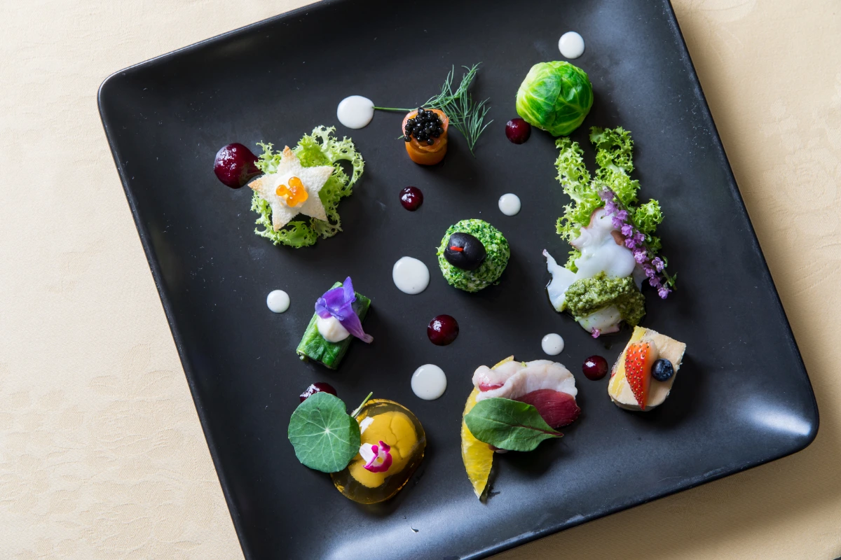 【個室確約｜結納/顔合わせプラン】ロブスターと牛フィレのWメイン含む豪華ランチ＋乾杯ドリンク★メッセージプレート付き★心斎橋の洋館レストラン★ 2