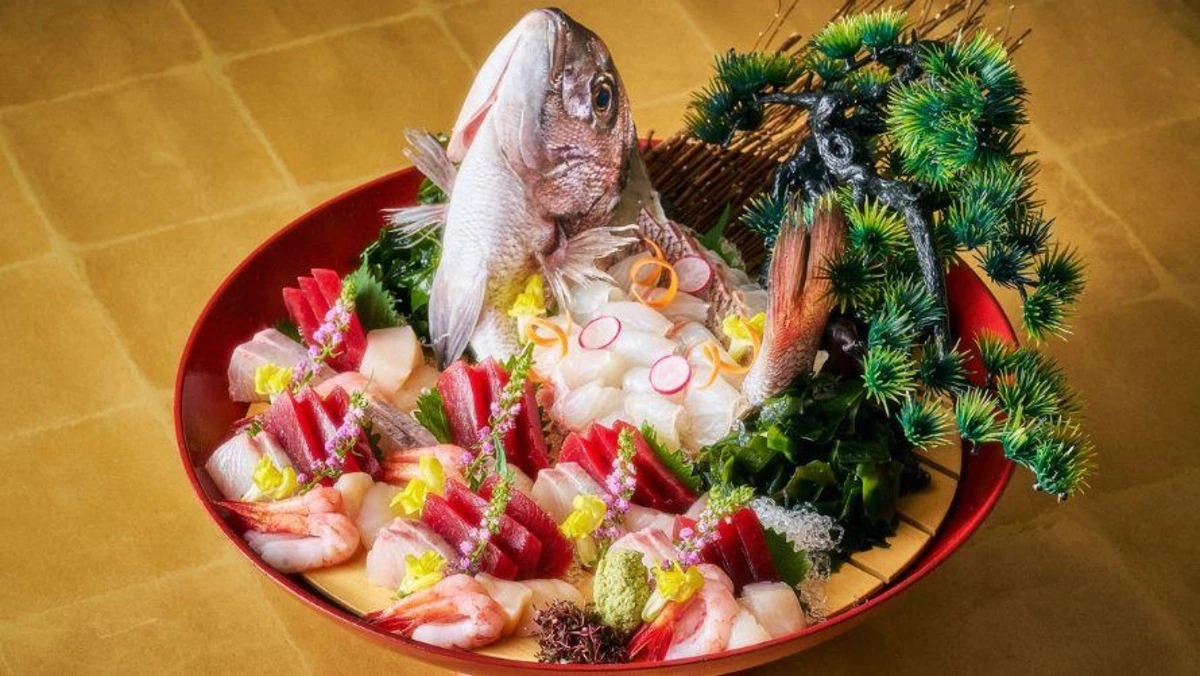 厳選旬食材を使用した目にも美しい逸品★祝い鯛のオプションもおすすめ | 平日限定【6〜16名様 / 個室確約＊ご結納・ご両家お顔合わせプラン】お祝い会席「葵」＋乾杯用スパークリングワイン〜天空の美食空間★品川プリンスホテル38階・JR品川駅徒歩2分