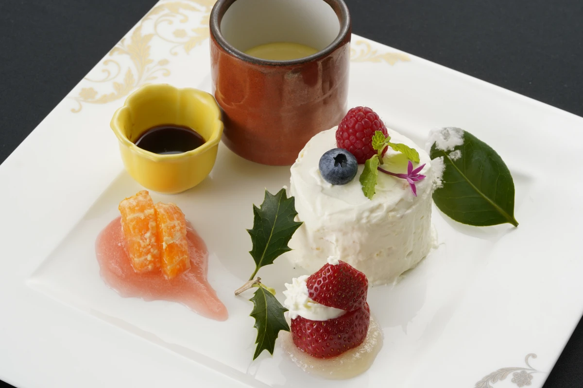 11本のバラの花束＋特別懐石全9品ディナー＋乾杯酒シャンパン（モエ・エ・シャンドン） 10