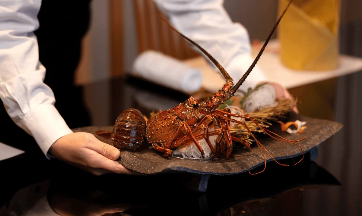 【最大6名 個室確約×顔合わせ・結納】伊勢海老尽くし全11品ランチ・ディナー＋メッセージカード用意可★北新地の高層階から望む絶景・夜景×ハレの日プラン サービス