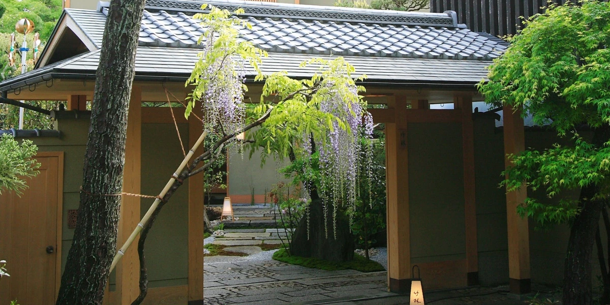 京都宇治の名店「平等院表参道 竹林」で至福のひとときを | 【最大12名様★個室確約×顔合わせ・結納プラン】宇治川の四季と共に楽しむ京懐石フルコース★平等院鳳凰堂のほとりに佇む料亭で美食を堪能