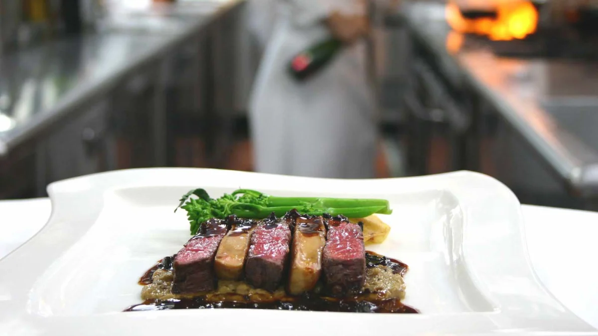 【アニバーサリープラン】魚料理と肉料理のWメインフルコースディナー+乾杯ドリンク+ホールケーキ付きの写真 4