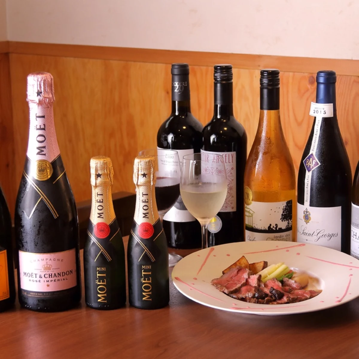 豊富なドリンクメニュー★ワイン好きのゲストをお連れしても安心 | 1日1組限定【最大16名・個室確約×接待・会食/顔合わせプラン】厳選旬食材を味わい尽くす 新感覚創作和食コース全9品★特別な会食にふさわしい極上のひとときを★中崎町駅から徒歩3分