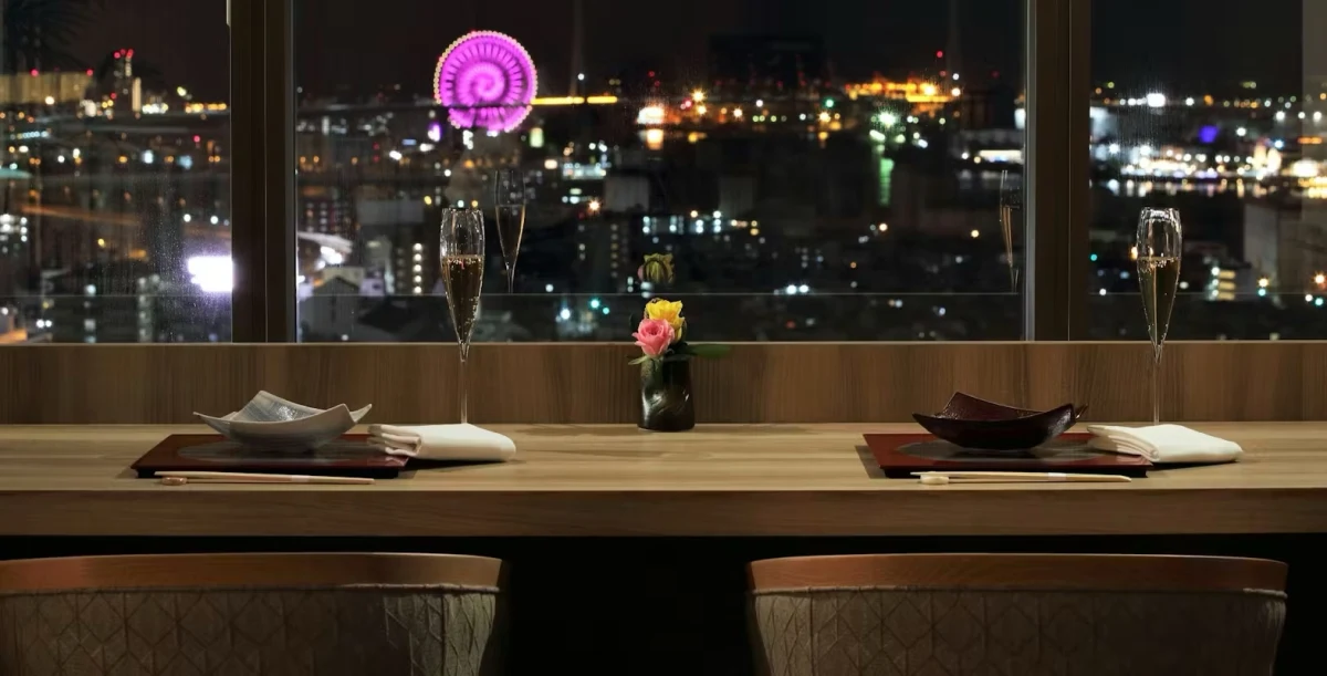 煌めく夜景が寄り添う特別な時間★絶景和モダン空間で楽しむ極上の食体験 | 【地上200m★夜景を望む美食空間×アニバーサリーディナープラン】季節の恵みを堪能★選べる♪和会席or和風フレンチ会席+乾杯ドリンク+アニバーサリープレート+一輪花〜弁天町駅徒歩2分・アートホテル大阪ベイタワー20階