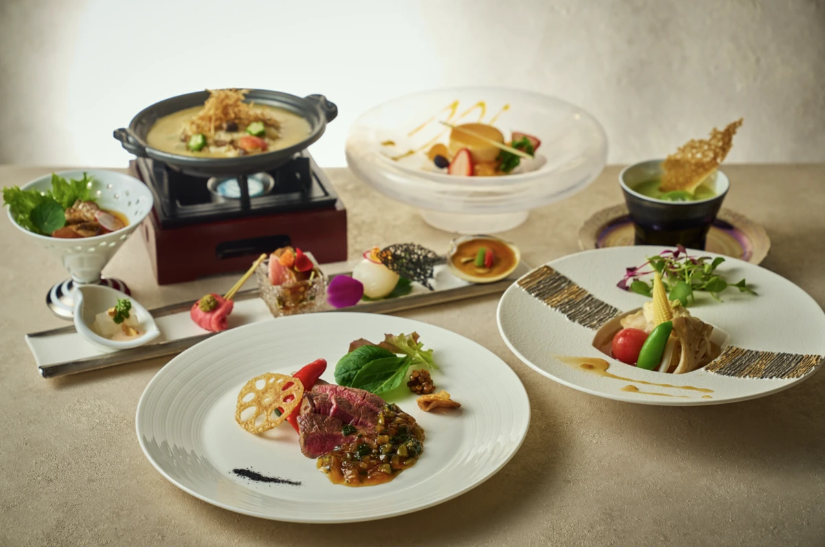 繊細な職人技に舌鼓★お祝いの席に華やぎをもたらす彩り豊かな会席料理 | 【地上200m★夜景を望む美食空間×アニバーサリーディナープラン】季節の恵みを堪能★選べる♪和会席or和風フレンチ会席+乾杯ドリンク+アニバーサリープレート+一輪花〜弁天町駅徒歩2分・アートホテル大阪ベイタワー20階