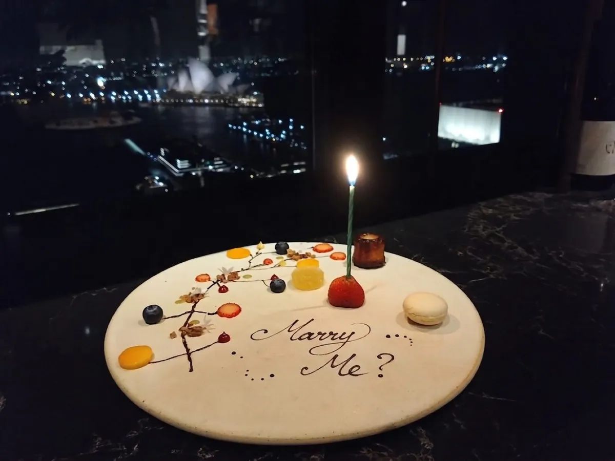 【夜景が見える窓際席確約プロポーズプラン】地上46階の窓際席確約!★プロポーズプランナーによる事前打ち合わせ付!★乾杯用スパークリングワイン付★プロポーズディナー~記念撮影★オリジナルプロポーズ証明書付の写真 2