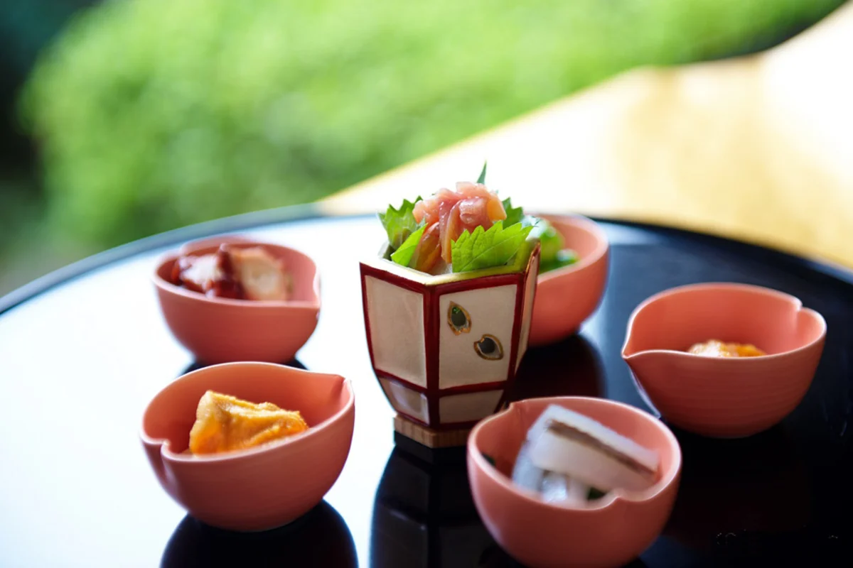 慶事にふさわしい豪華な会席料理で、一生に一度の特別な日をお祝いを | 【個室確約×還暦祝い/顔合わせプラン】120年の歴史ある老舗店で味わう京会席ディナー ~平安~ 全9品★平安神宮すぐの好立地★