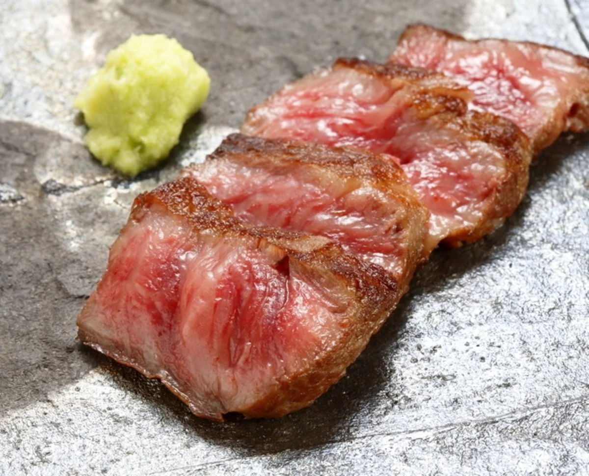 【地上22階★パノラマビューの特等席×アニバーサリーランチ】感動の食体験〜鮑や黒毛和牛を堪能する贅沢な鉄板焼きコース＋乾杯用スパークリングワイン＋メッセージ付ケーキ＋ミニブーケ★なんば駅徒歩1分・天空の美食空間〜ホテルモントレグラスミア大阪 料理
