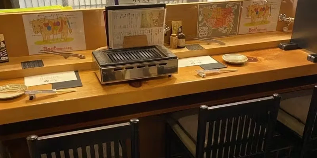 テーブル席 or カウンター席 or 座敷