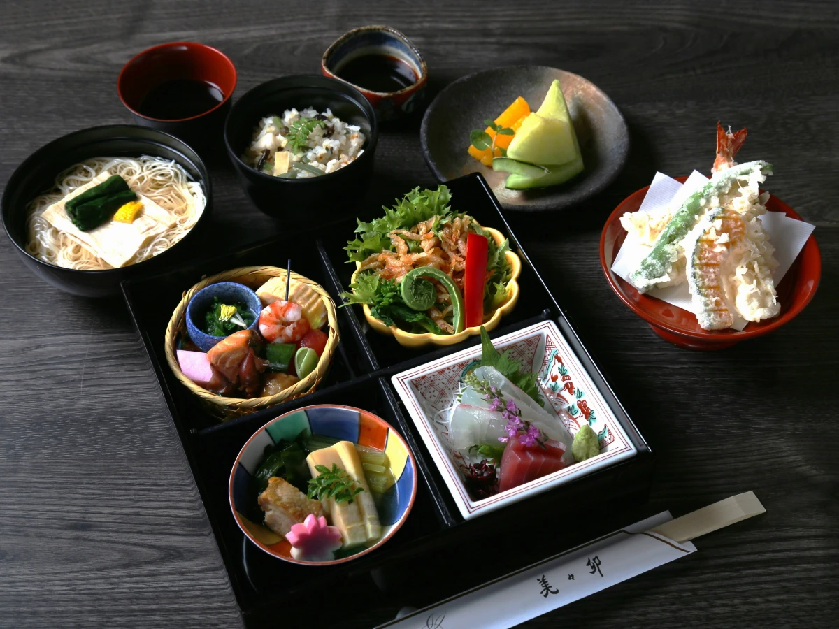 【個室確約／お食い初めプラン】大人の方用松花堂弁当+お祝いのお子様用鯛の姿焼き付きお食い初め膳★本町の高級感溢れる日本料理店でお子様の成長を祝うの写真 5