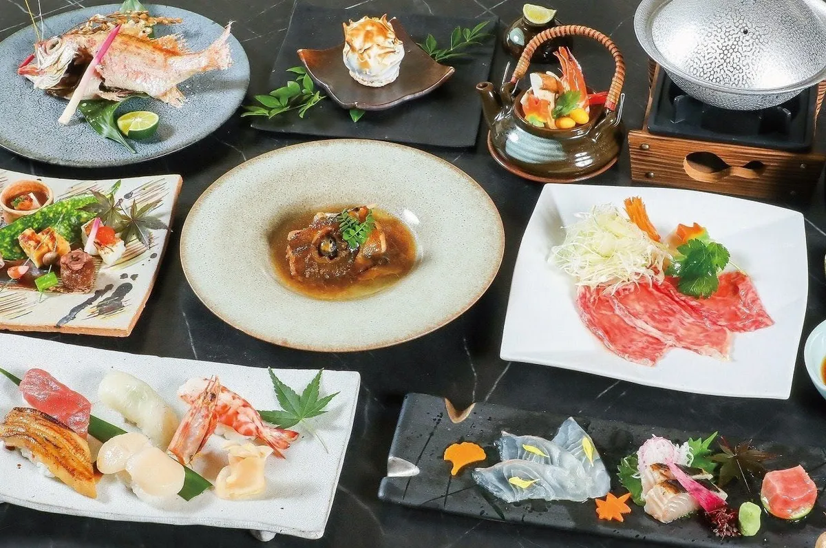 祝宴にふさわしい極上の会席料理★一期一会の美食体験 | 【4〜8名様 / 700坪の百年庭園×完全個室確約★ご両家お顔合わせ・ご結納ディナープラン】旬の美食を堪能〜“百合会席”+乾杯ドリンク★小倉駅徒歩圏・アートホテル小倉 ニュータガワ