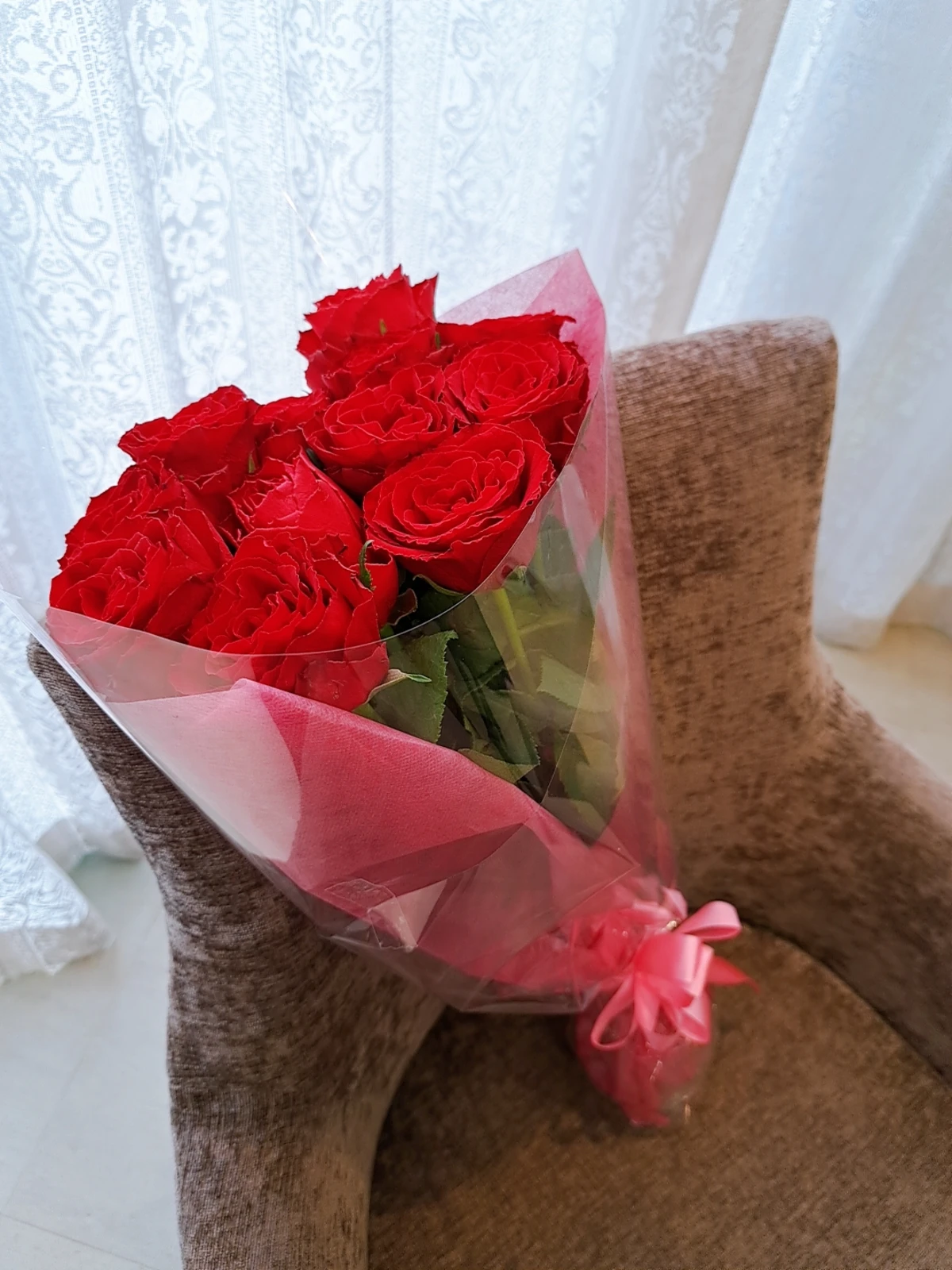 バラの花束・メッセージプレートで届ける愛の気持ち | チャペル独占!【個室確約&バラの花束】乾杯ドリンク+牛フィレ肉を含む極上フレンチ全7品+メッセージプレート★チャペル貸切★心斎橋に佇む洋館レストラン★