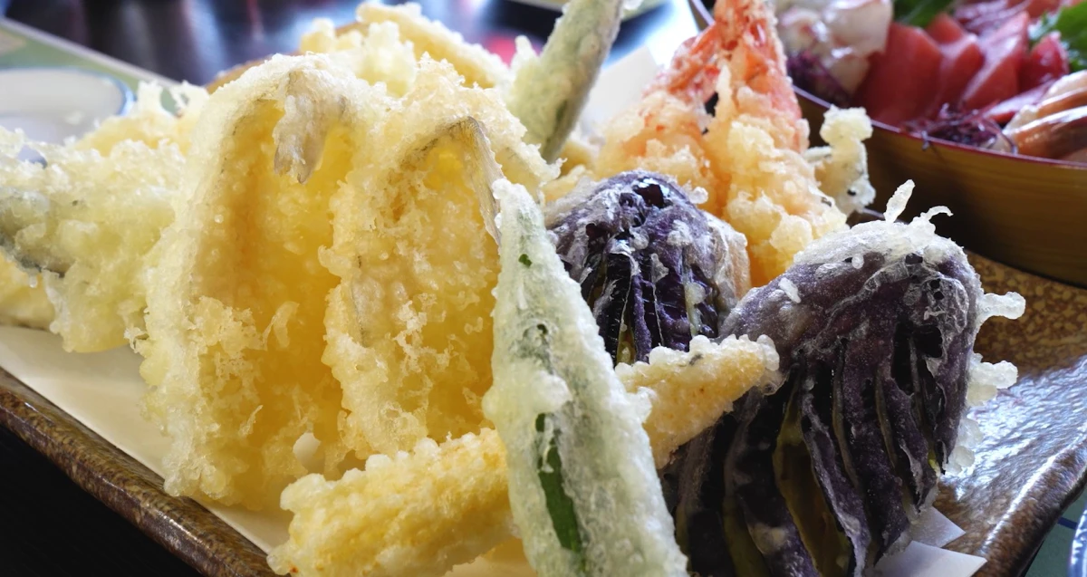 築地直送の新鮮食材と揚げたて天ぷらで華やかなお祝いを | 東京の景色を眺めながらお祝い!2名様からOKの乗合屋形船プラン★歓送迎会・長寿祝い・卒業・入学式にも★ズワイガニ&天ぷら+2.5時間飲み放題