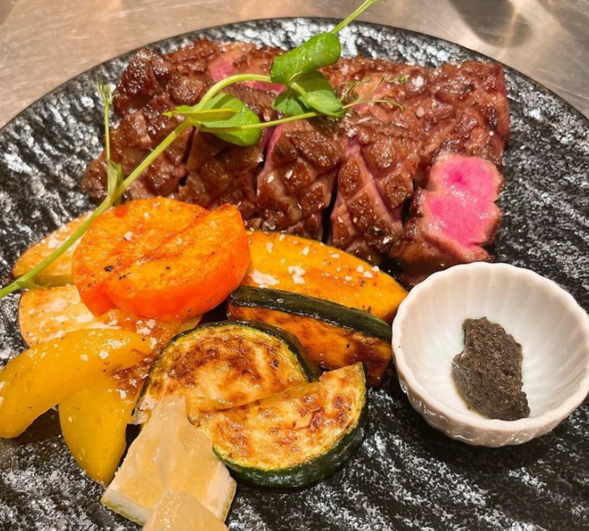 季節の食材を贅沢に使用したアニバーサリープラン | 特別な記念日プラン!お好み焼きや厳選黒毛和牛、季節の食材コースをカウンター席で堪能+1ドリンク付き〜大阪・北新地で心温まるアニバーサリーを演出〜